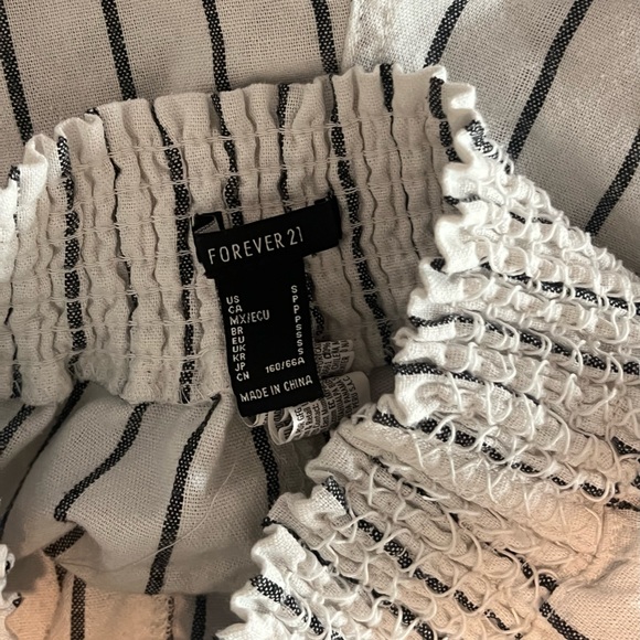 Forever 21 white pin stripe shorts - Picture 3 of 3